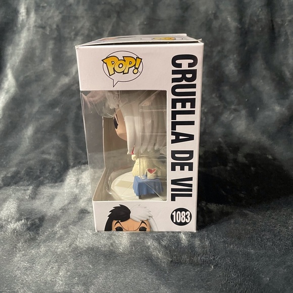 Disney Cruella De Vil #1083 Funko Pop - Picture 3 of 8